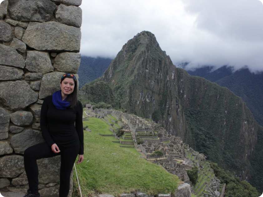 Soy Mayra Elestina Lázaro, nací en Perú, y viajo sola por el mundo desde el 2010.